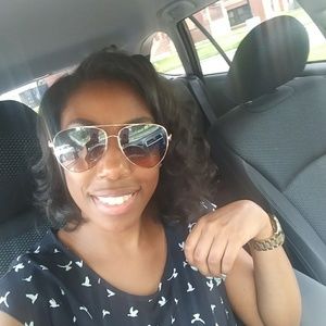 Meet your Posher, Adrienne